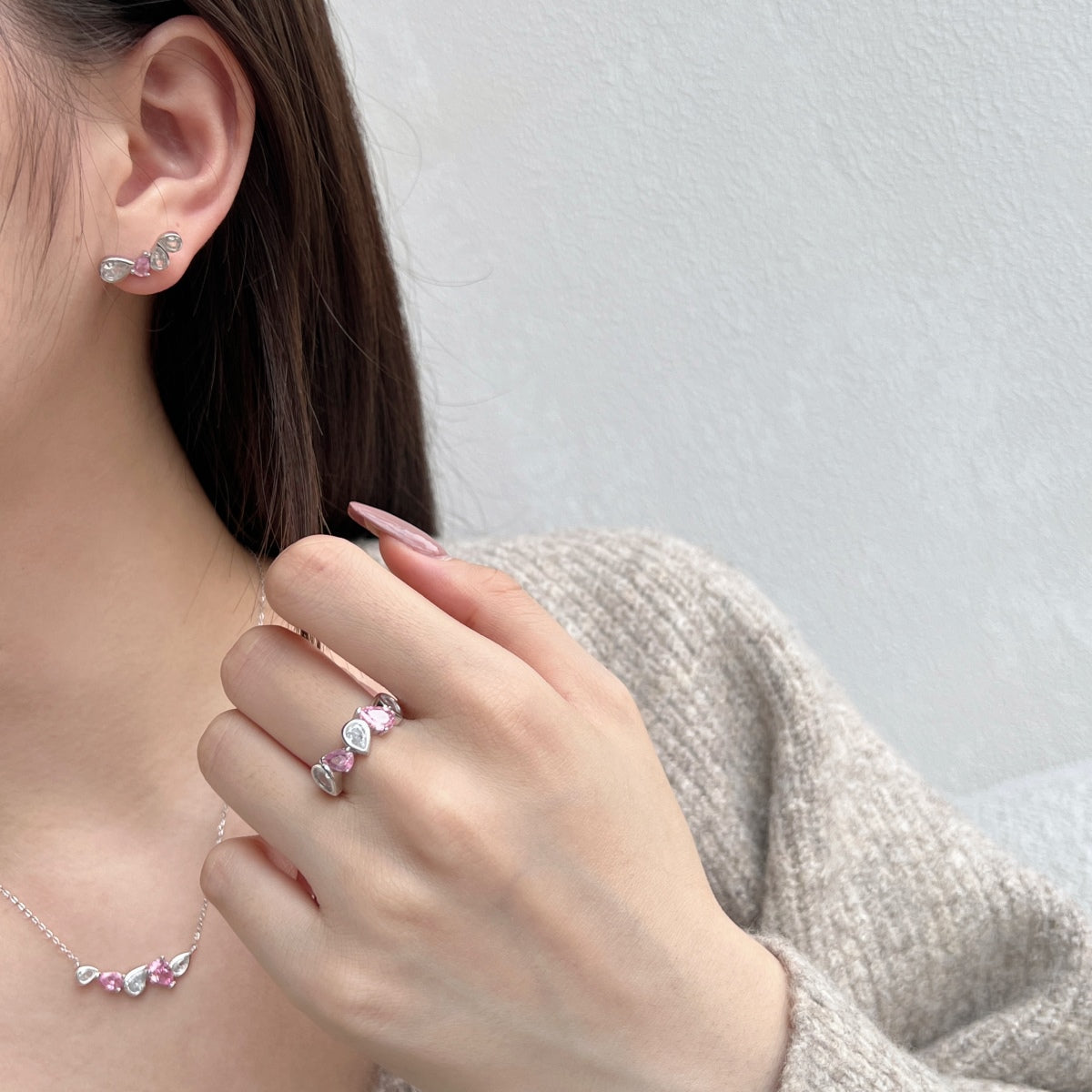 "Sweet Serenade: Silver Necklace Featuring a Pink Zirconia"