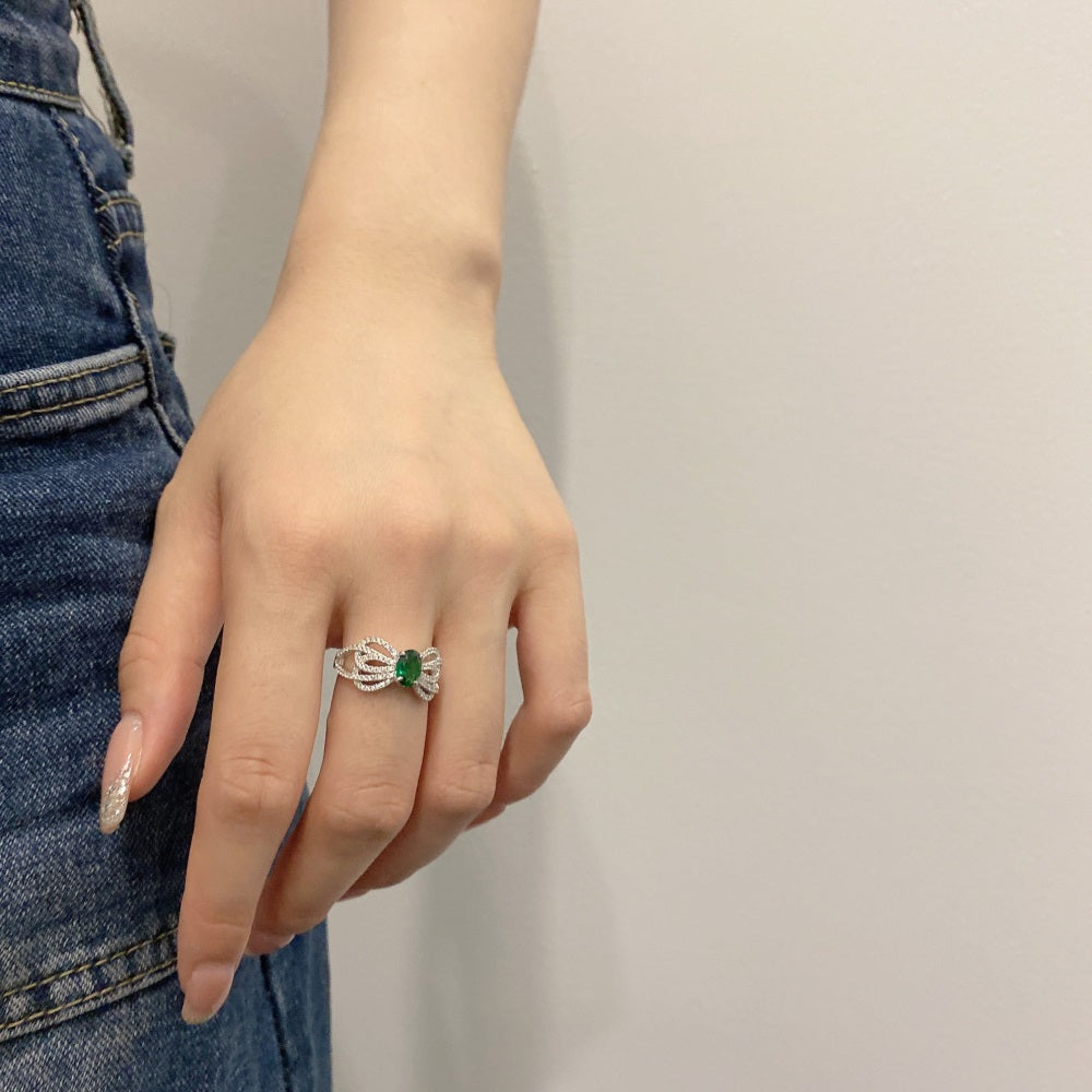 Classic Chic Zirconia Silver Ring in Smaragd Green Wedding Ring
