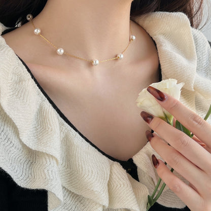 "Chic Fusion: 18K Gold-Plated Silver Chain and Pearls Ensemble"