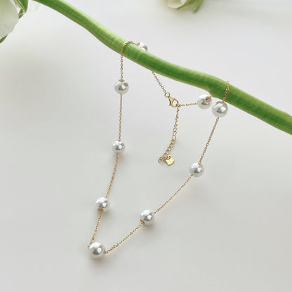 "Chic Fusion: 18K Gold-Plated Silver Chain and Pearls Ensemble"