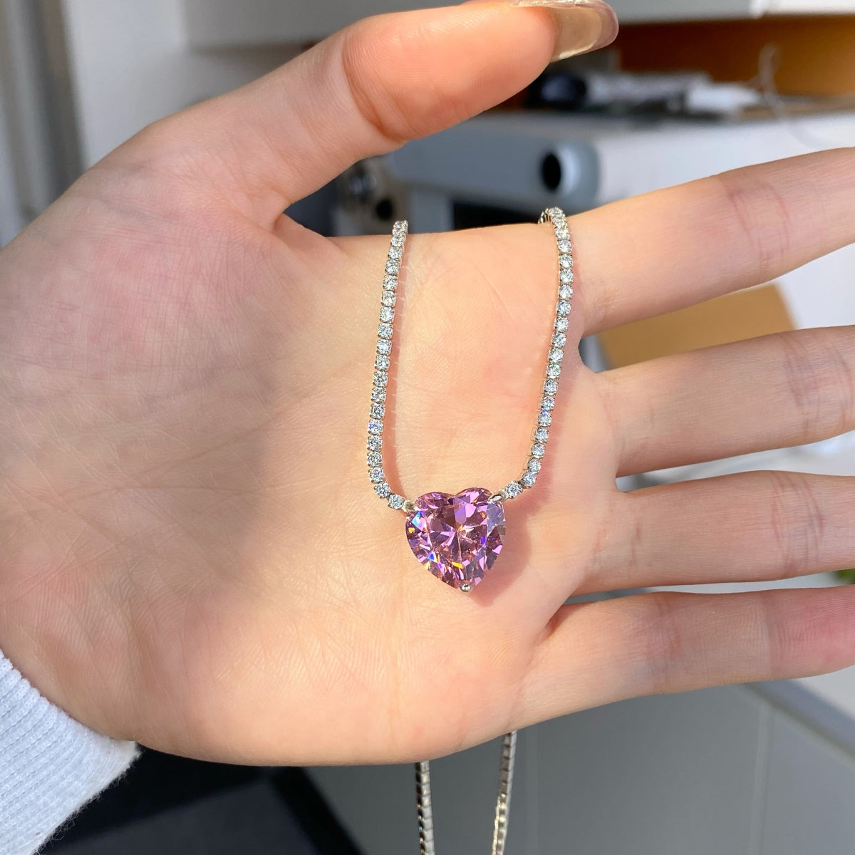 Silberne Halskette mit herzförmigem Zirkonia