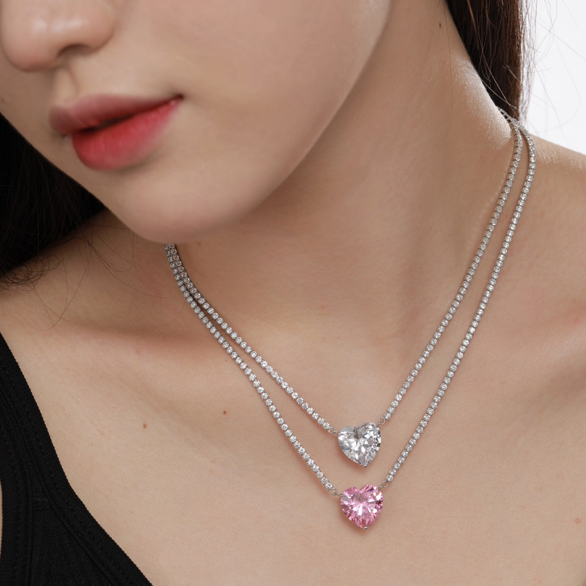 Silberne Halskette mit herzförmigem Zirkonia