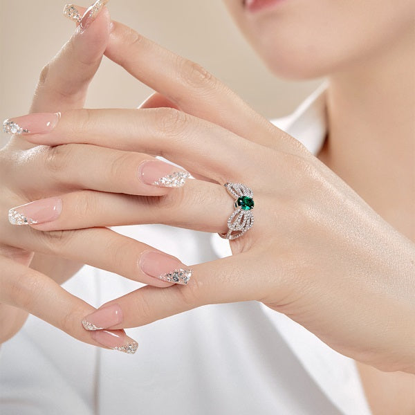 Classic Chic Zirconia  Silver Ring in Smaragd Green Wedding Ring